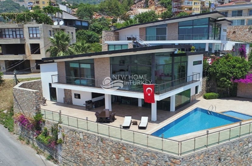 Massively furnished villa for sale in Alanya