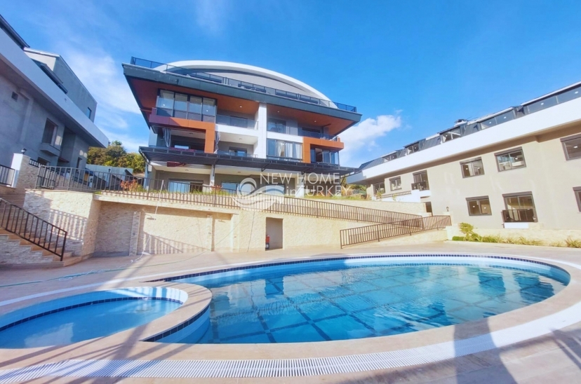 Luxury 1+1 Apartment with Stunning Views in Alanya Center