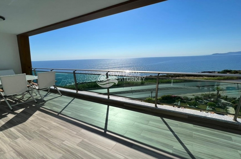 Exlusive apartment on the beachfront in Kargicak, Alanya