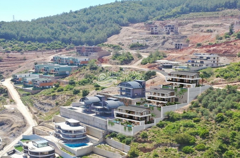Luksuriøs 3+1 Villa med Fantastisk Utsikt i Alanya Tepe