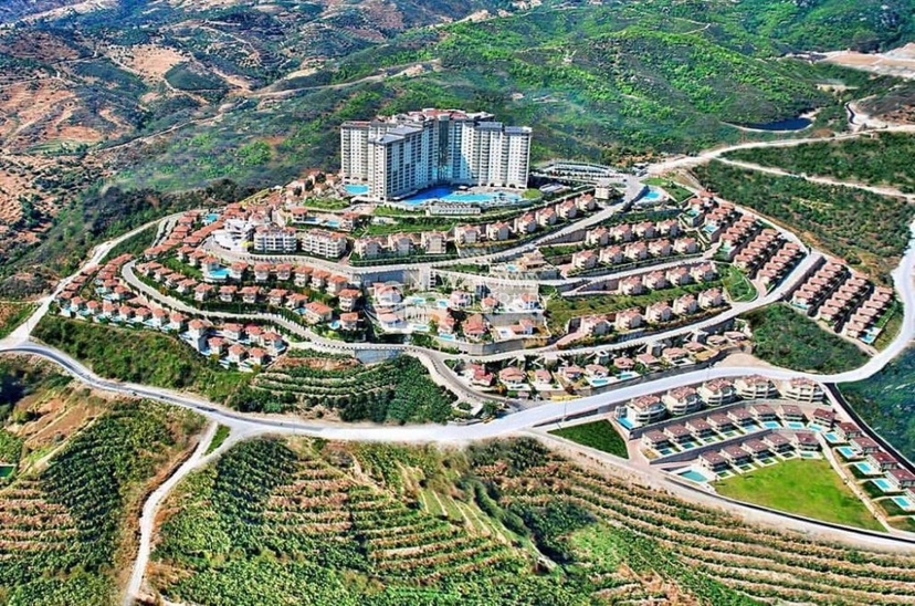 Luxury 2+1 Apartment with Castle and Mountain Views in Kargicak