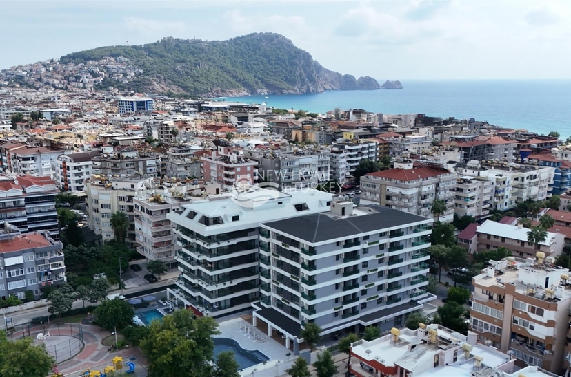 Luksus 1+1 Lejlighed med Bjergudsigt, Alanya Centrum
