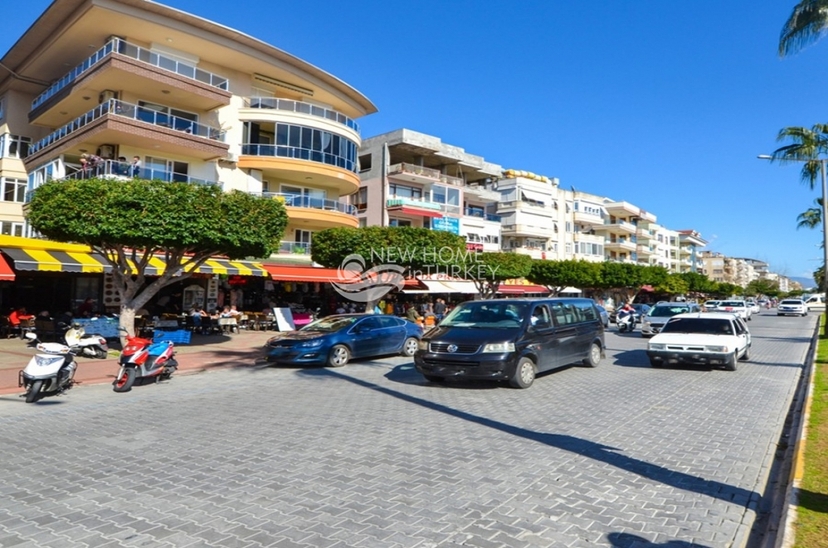 Geräumiges 2+1 Apartment im Stadtzentrum von Alanya mit Bergblick