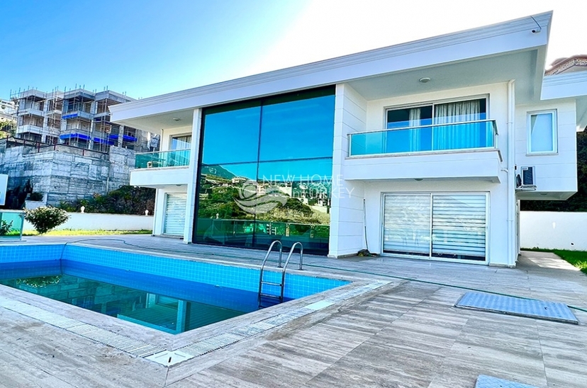 Stunning 5+1 Villa with Sea and Castle Views in Kargicak, Alanya