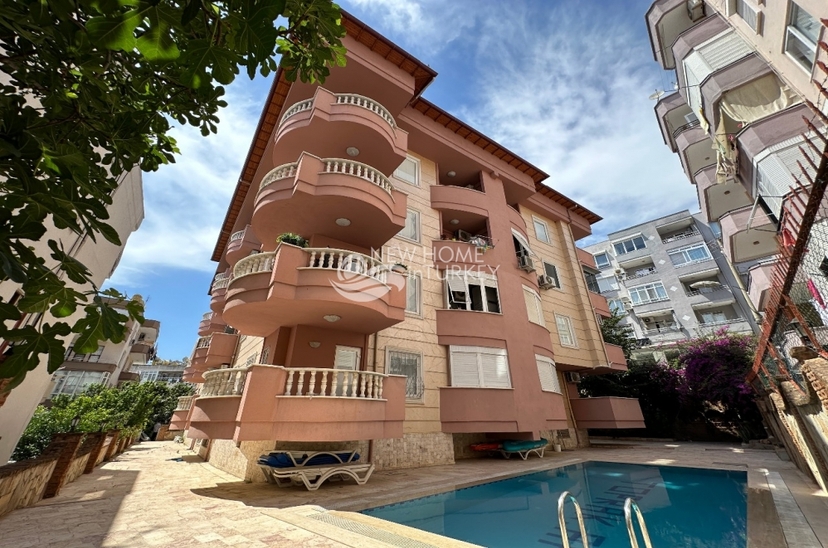 Rummelig 2+1 Lejlighed med Bjergudsigt i Alanya Center