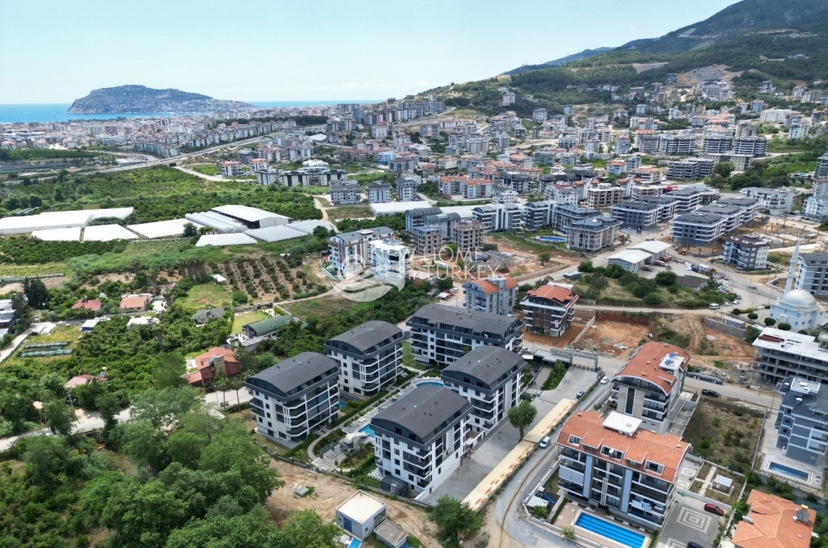 Lyxig 3+1 Lägenhet med bergsutsikt i Alanya - Oba