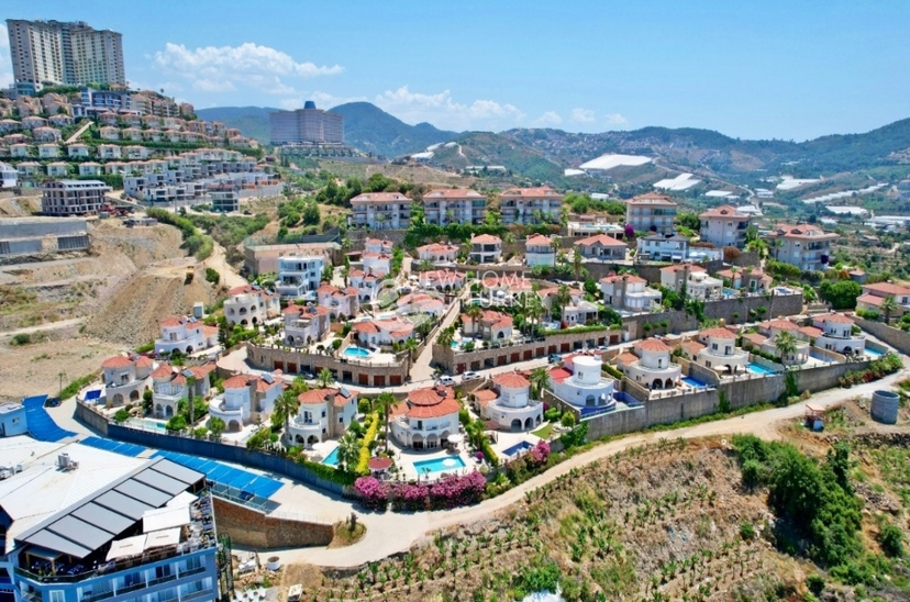 Luksuriøs 3+1 Villa med Sjø- og Fjellutsikt i Kargicak, Alanya
