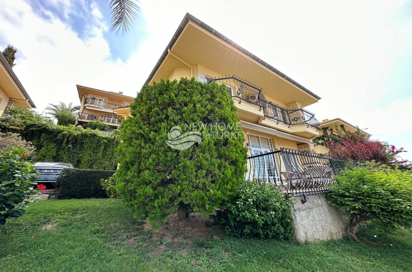 Luxuriöse 4+1 Villa mit atemberaubendem Blick in Kargicak