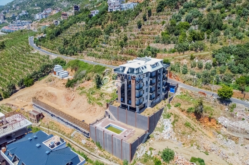 Luxury 1+1 Apartment with Sea and Mountain Views in Alanya Center