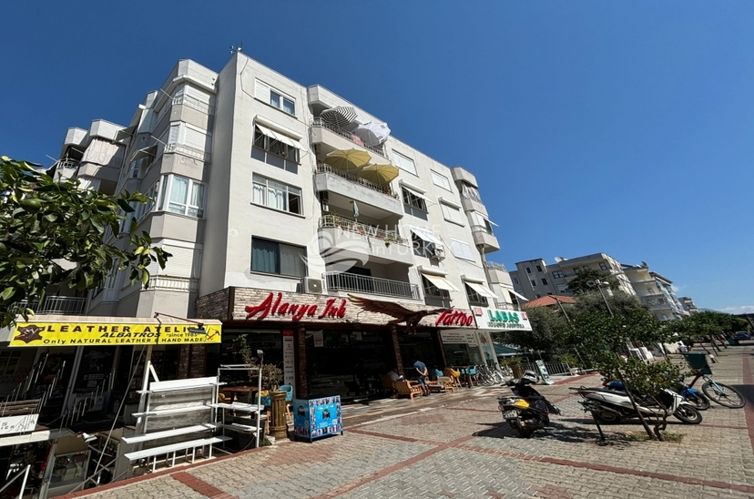 Rymlig 2+1 lägenhet i Alanya City Center med Bergsutsikt