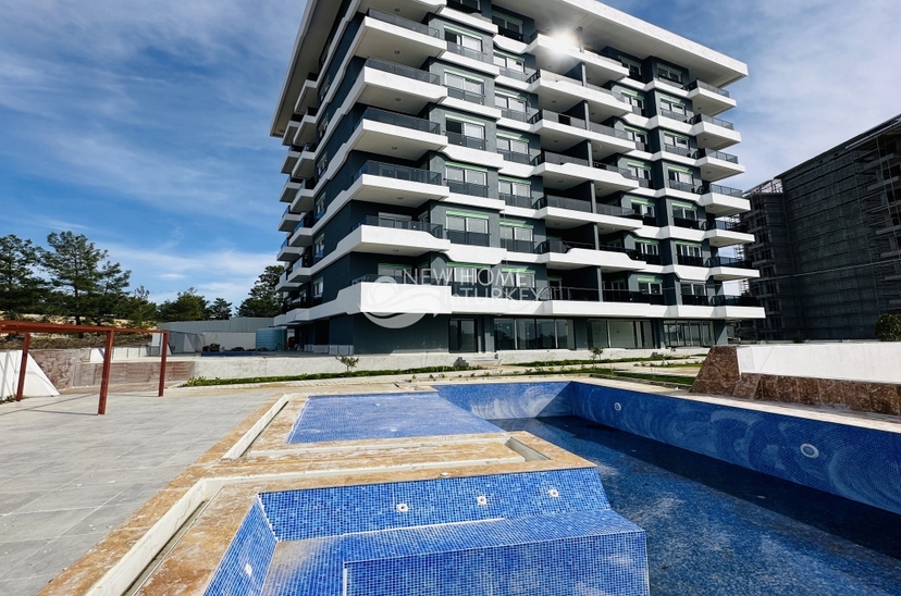 Luxurious 1+1 Apartment with Mountain View in Avsallar