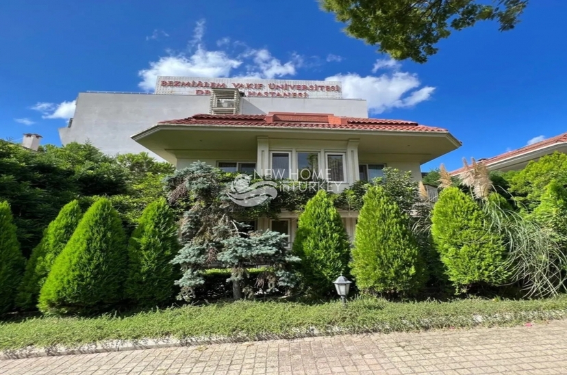 Spacious 6+1 Villa with Mountain View in Maltepe