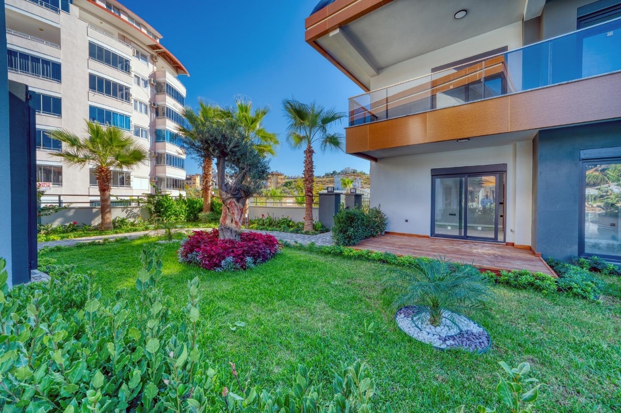 Lyxig 1+1 lägenhet med slott- och bergsutsikt i Avsallar, Alanya