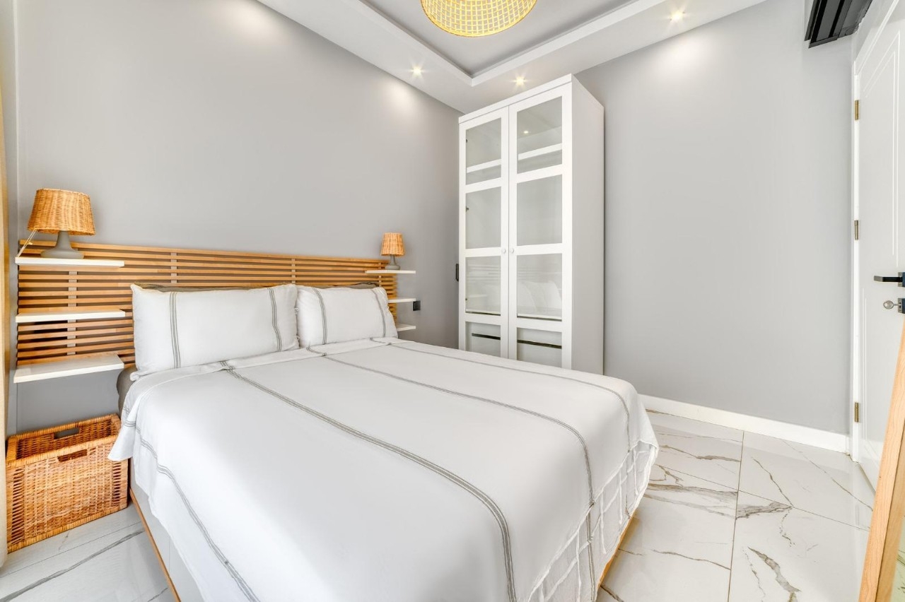 Lyxig 1+1 lägenhet med slott- och bergsutsikt i Avsallar, Alanya
