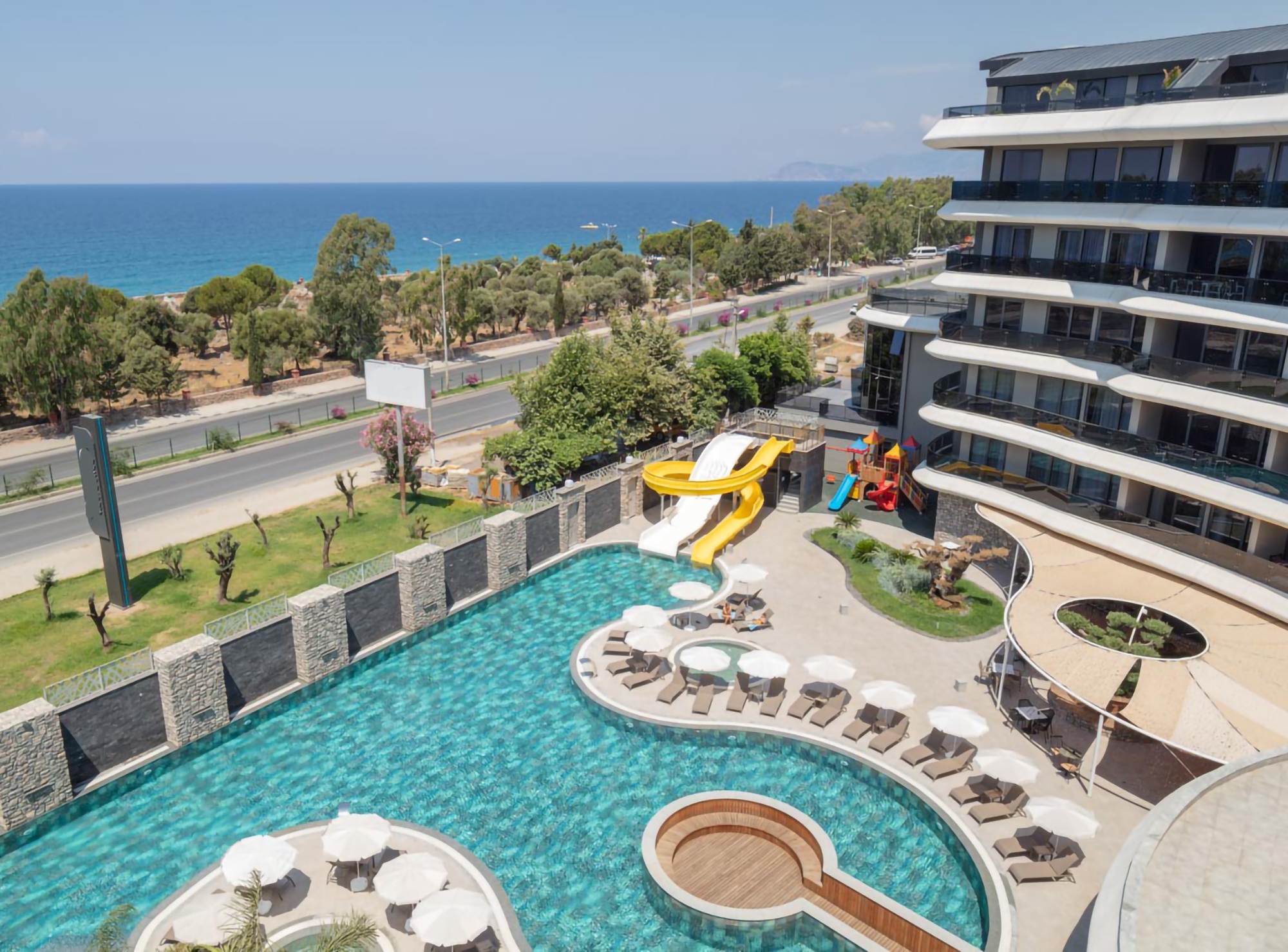 Luxury 2+1 Apartment with Stunning Views in Kargicak, Alanya