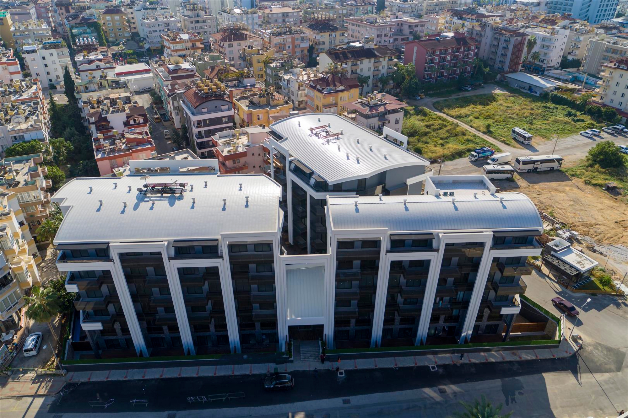 Luksus 2+1 Lejlighed med Hav, Slot og Bjergudsigt i Alanya Center