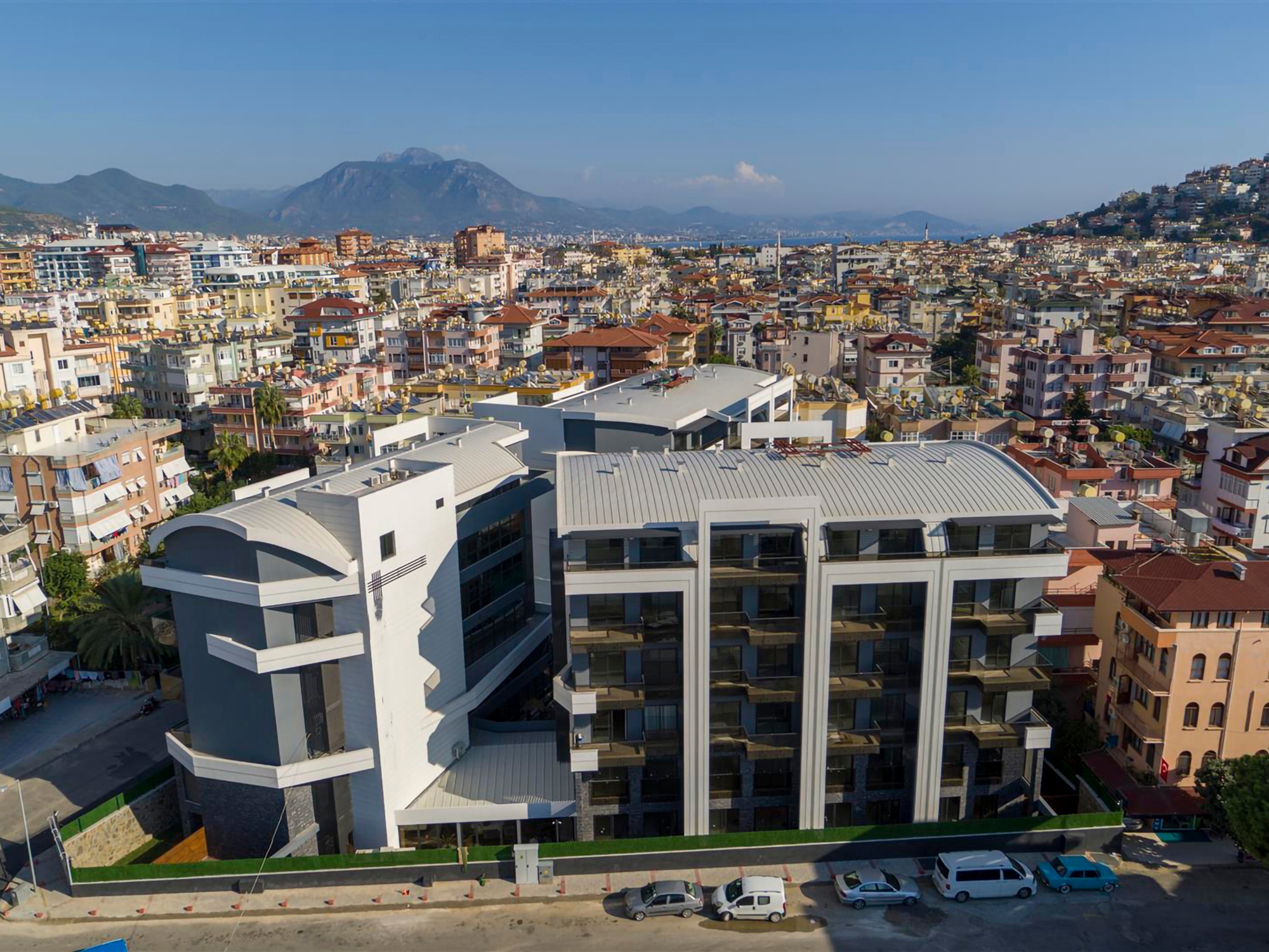 Luksus 2+1 Lejlighed med Hav, Slot og Bjergudsigt i Alanya Center