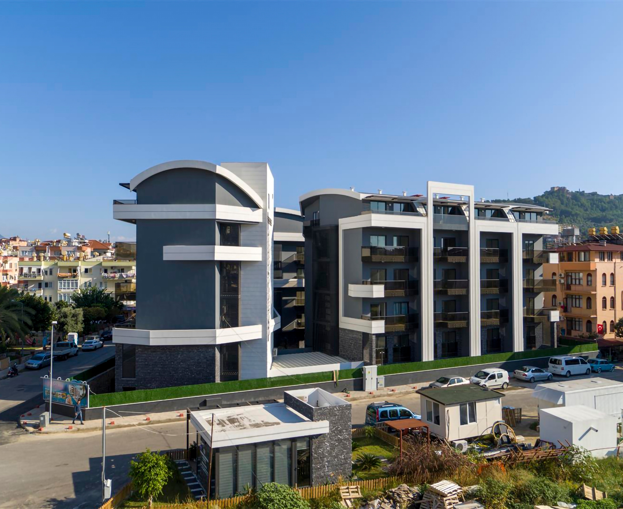 Luksus 2+1 Lejlighed med Hav, Slot og Bjergudsigt i Alanya Center