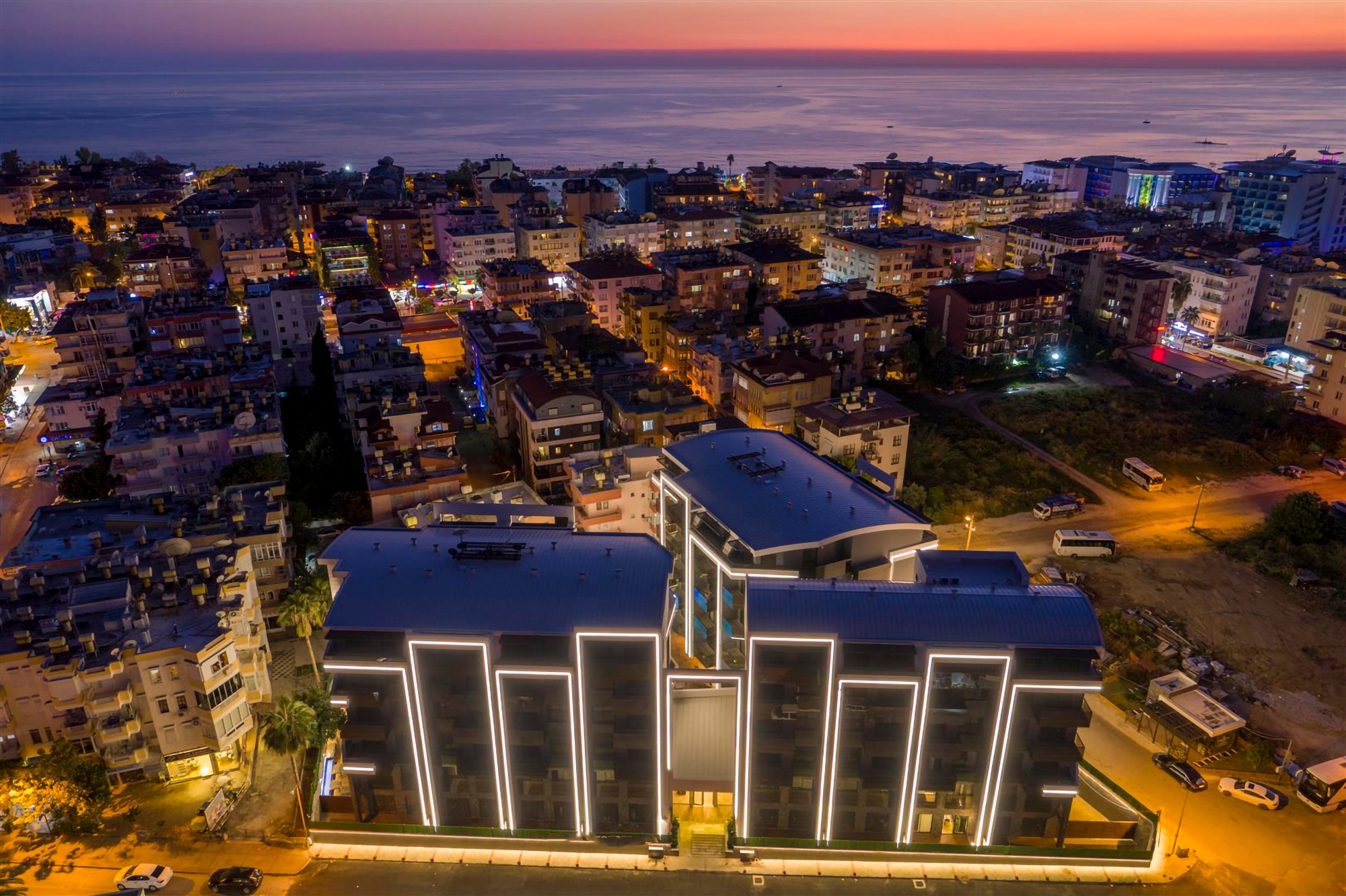 Luksus 2+1 Lejlighed med Hav, Slot og Bjergudsigt i Alanya Center
