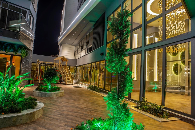 Luksus 2+1 Lejlighed med Hav, Slot og Bjergudsigt i Alanya Center