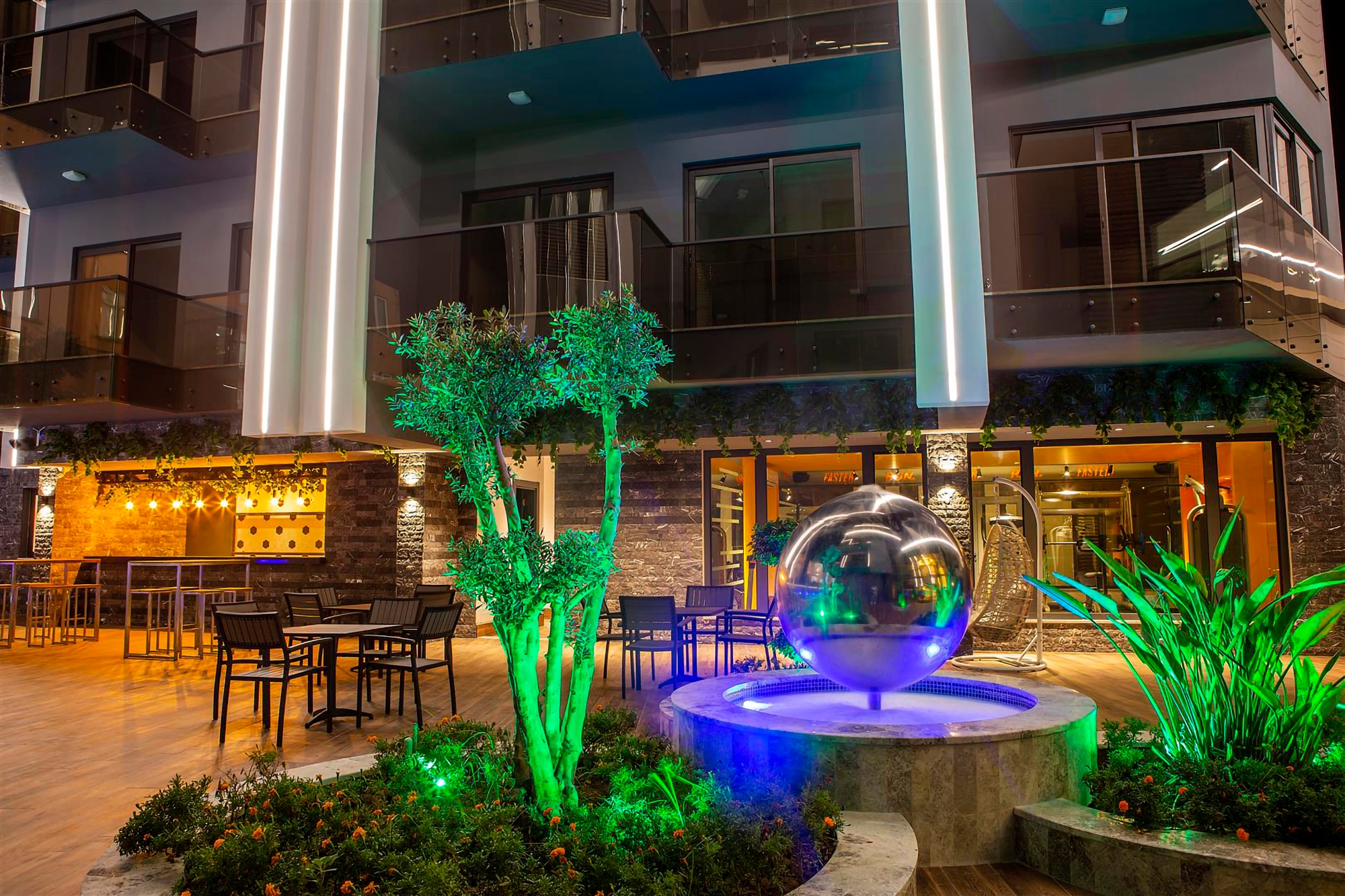 Luksus 2+1 Lejlighed med Hav, Slot og Bjergudsigt i Alanya Center