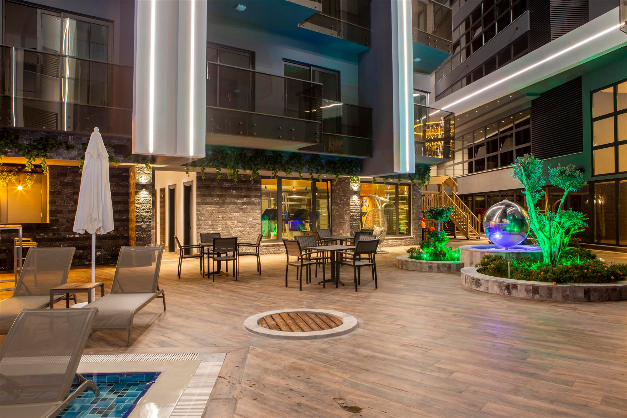 Luksus 2+1 Lejlighed med Hav, Slot og Bjergudsigt i Alanya Center