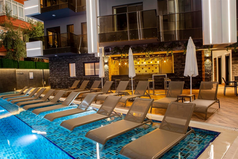 Luksus 2+1 Lejlighed med Hav, Slot og Bjergudsigt i Alanya Center