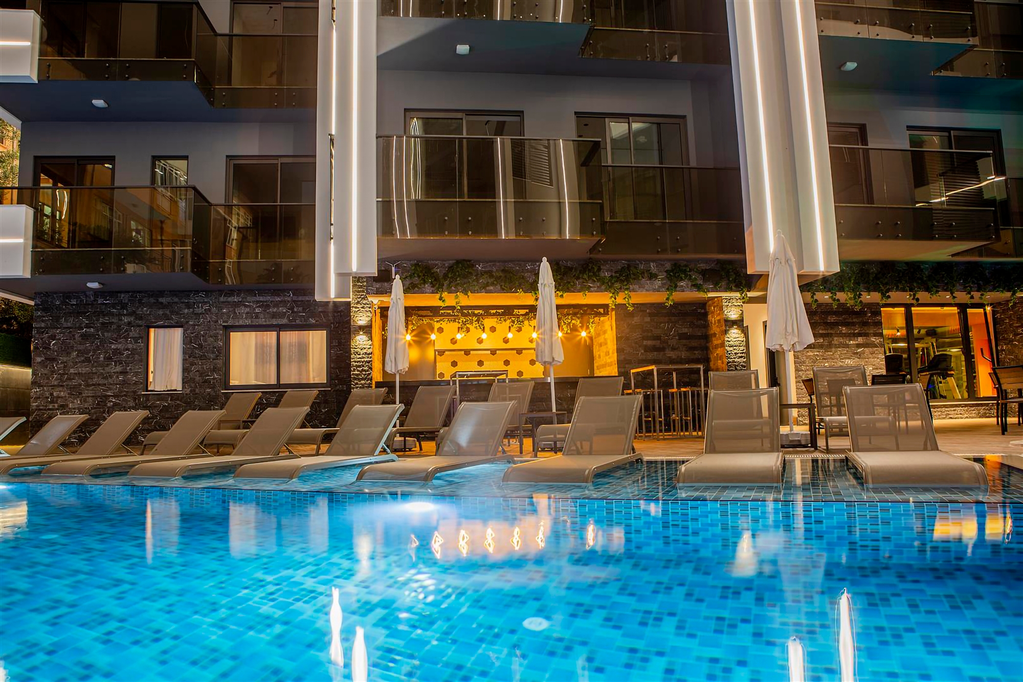 Luksus 2+1 Lejlighed med Hav, Slot og Bjergudsigt i Alanya Center