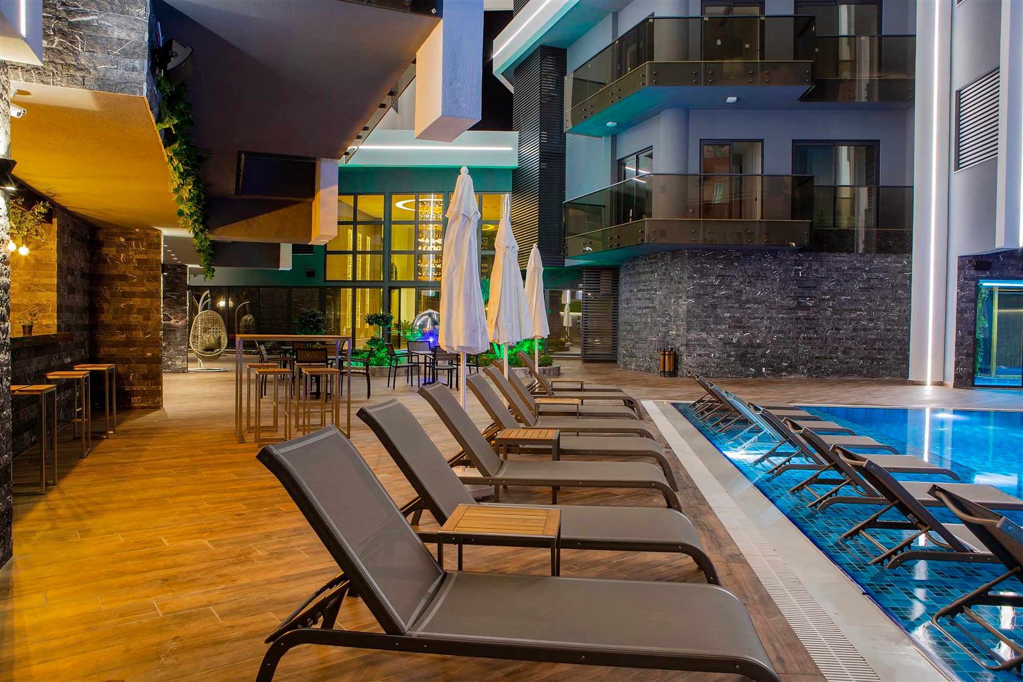Luksus 2+1 Lejlighed med Hav, Slot og Bjergudsigt i Alanya Center