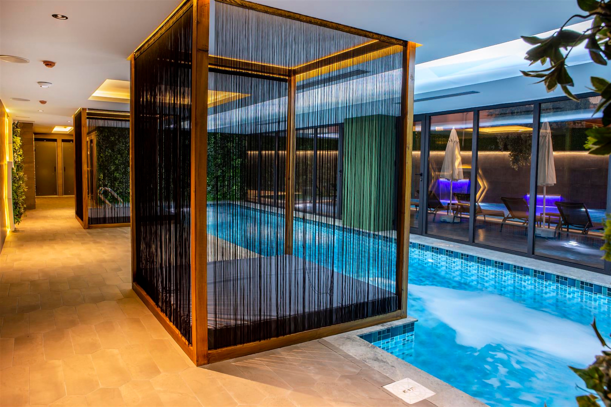 Luksus 2+1 Lejlighed med Hav, Slot og Bjergudsigt i Alanya Center