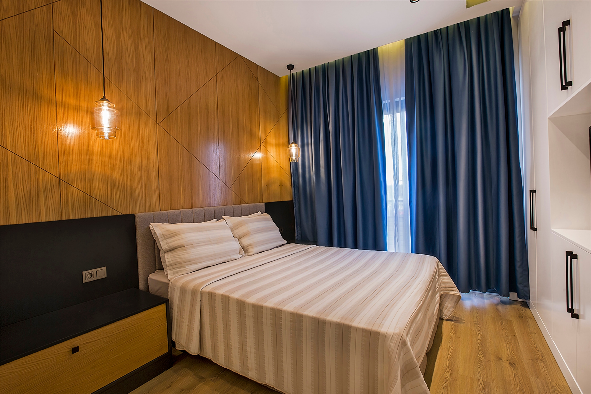 Luksus 2+1 Lejlighed med Hav, Slot og Bjergudsigt i Alanya Center