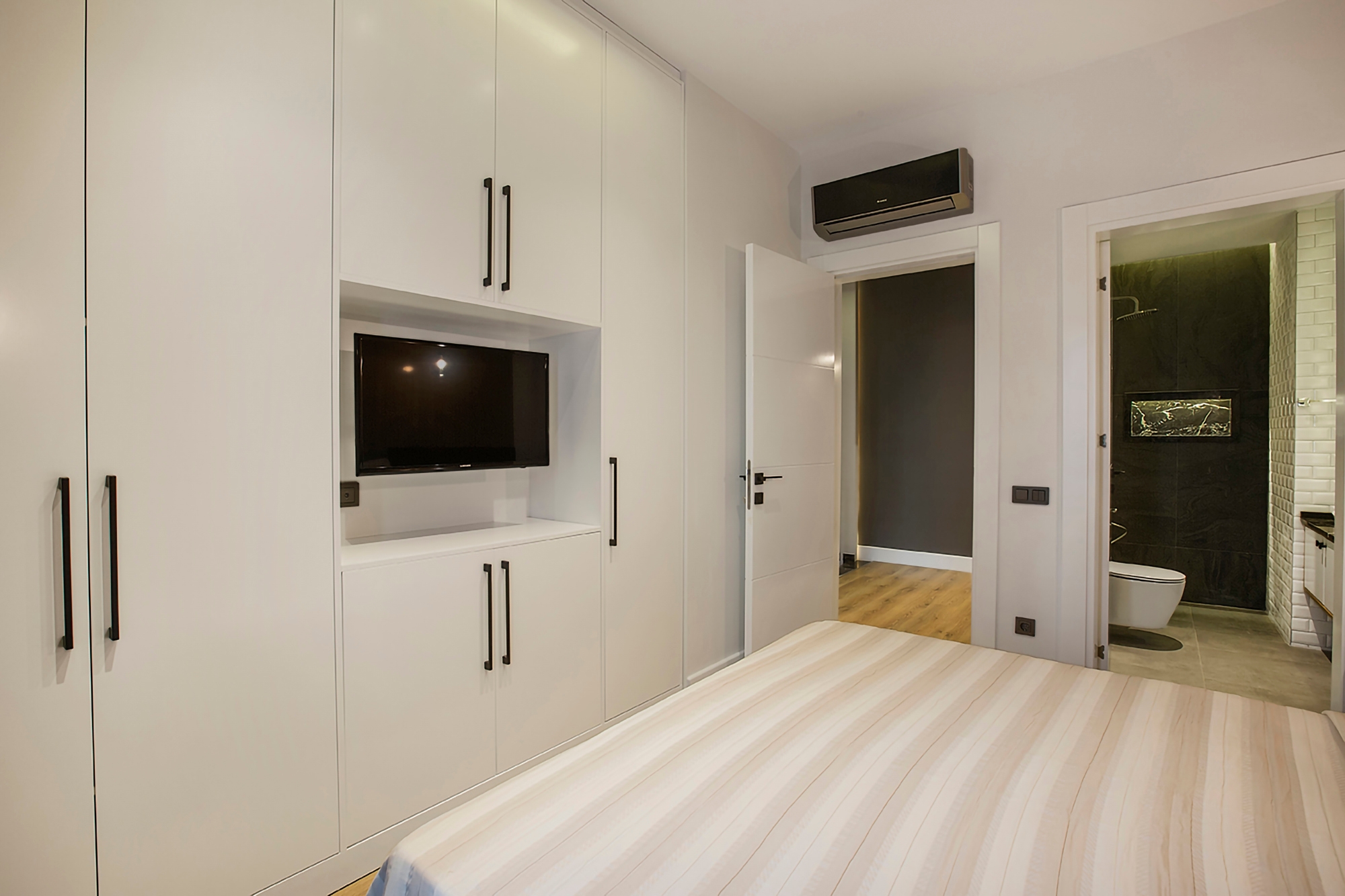 Luksus 2+1 Lejlighed med Hav, Slot og Bjergudsigt i Alanya Center