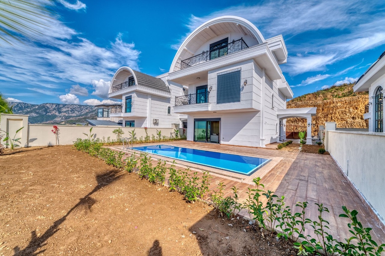 Luksuriøs 5+1 Villa med Fantastisk Udsigt i Kargicak, Alanya