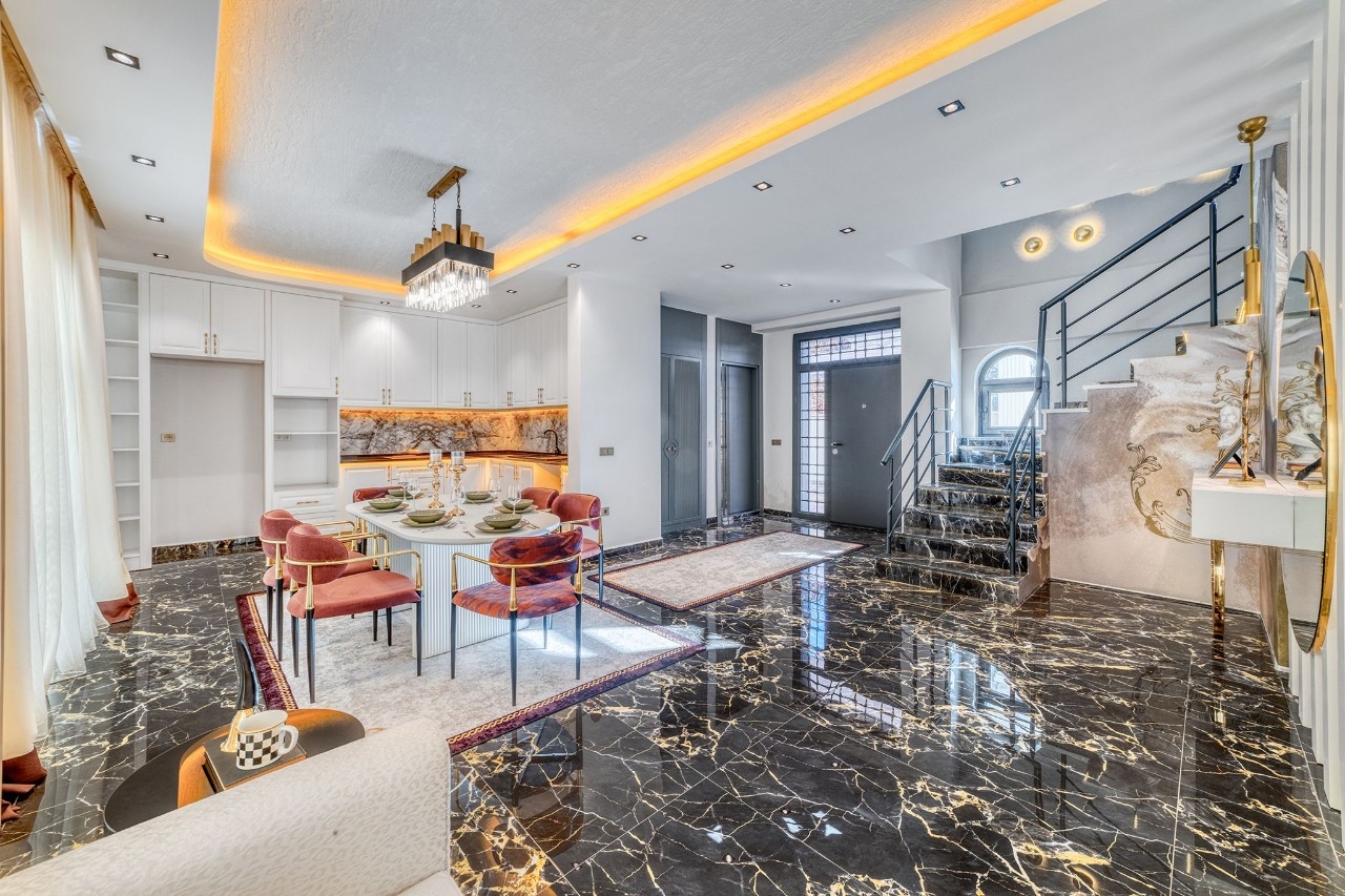 Luksuriøs 5+1 Villa med Fantastisk Udsigt i Kargicak, Alanya