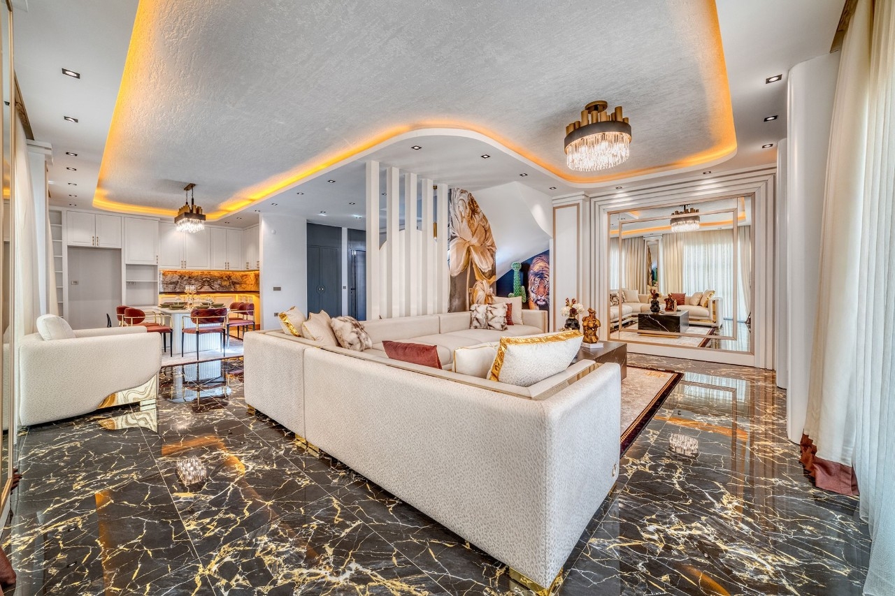 Luksuriøs 5+1 Villa med Fantastisk Udsigt i Kargicak, Alanya