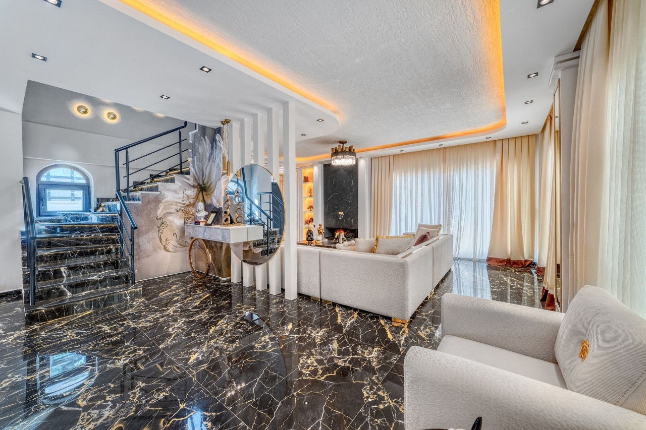 Luksuriøs 5+1 Villa med Fantastisk Udsigt i Kargicak, Alanya