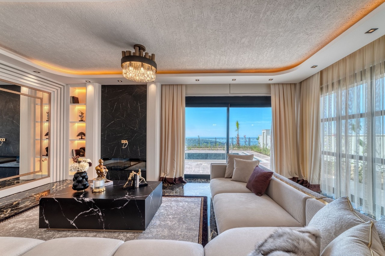 Luksuriøs 5+1 Villa med Fantastisk Udsigt i Kargicak, Alanya