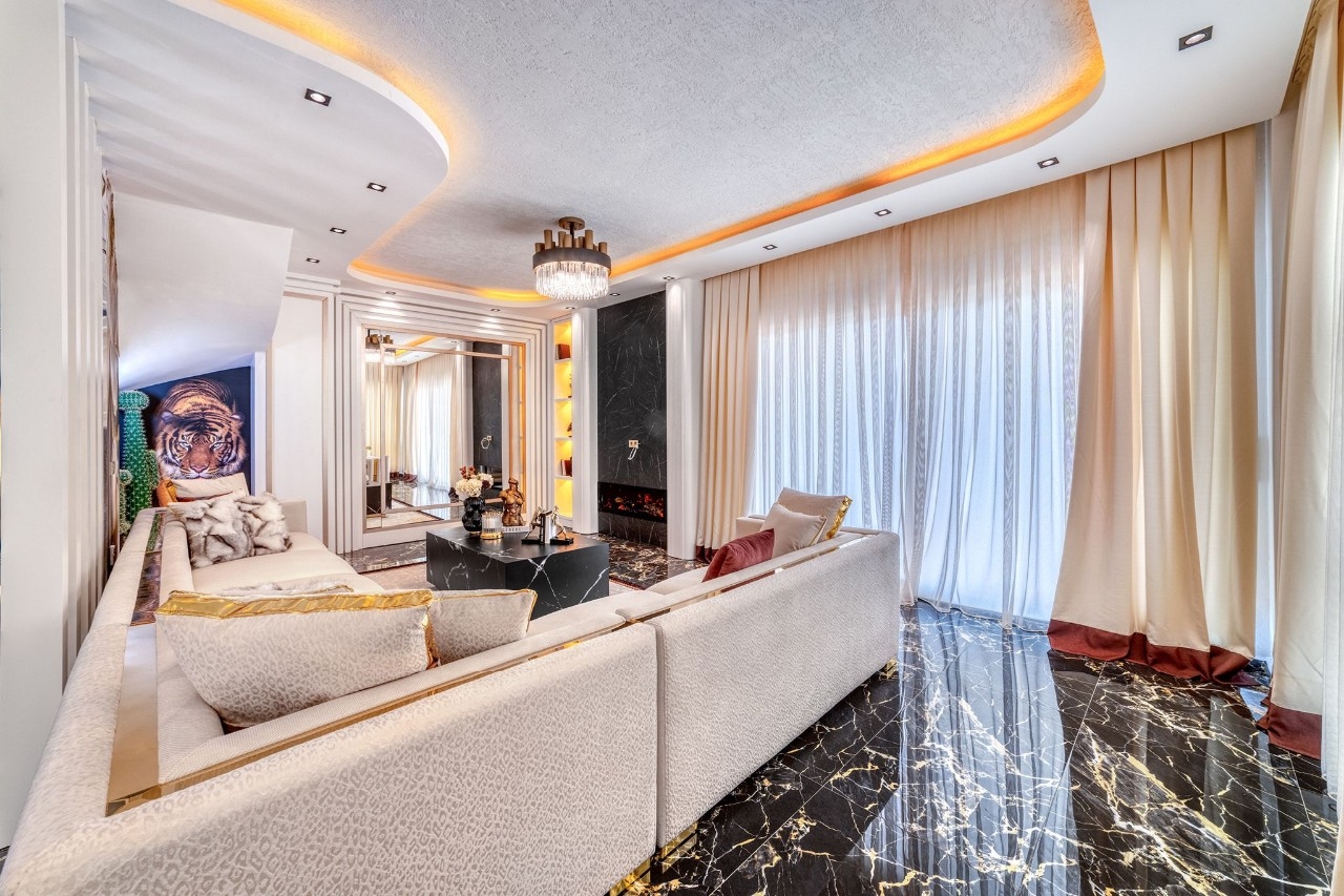 Luksuriøs 5+1 Villa med Fantastisk Udsigt i Kargicak, Alanya