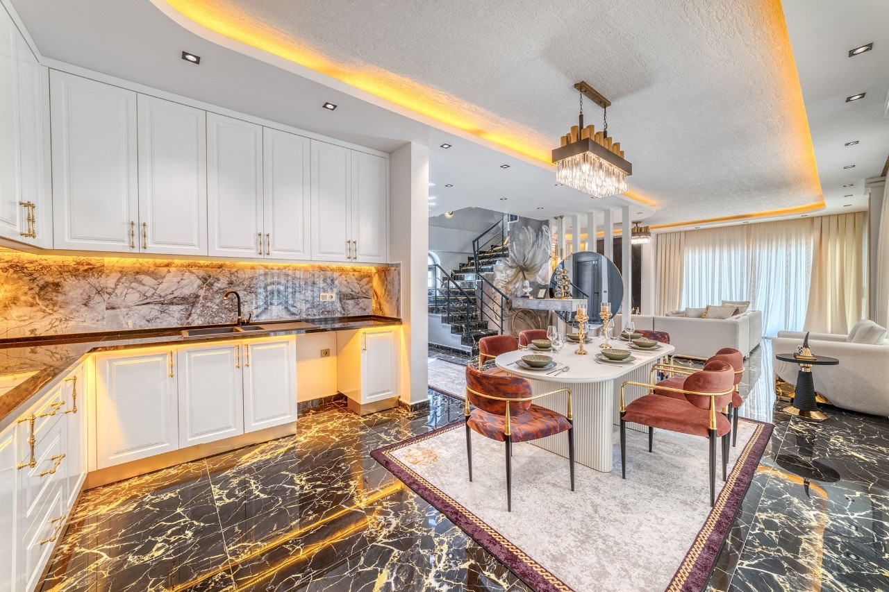 Luksuriøs 5+1 Villa med Fantastisk Udsigt i Kargicak, Alanya