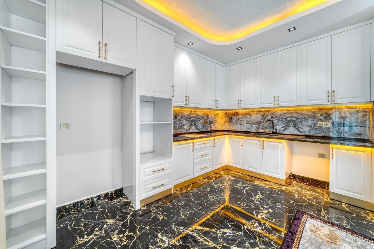 Luksuriøs 5+1 Villa med Fantastisk Udsigt i Kargicak, Alanya