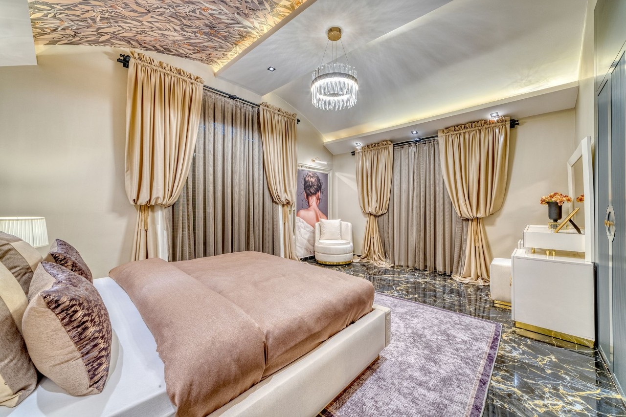 Luksuriøs 5+1 Villa med Fantastisk Udsigt i Kargicak, Alanya