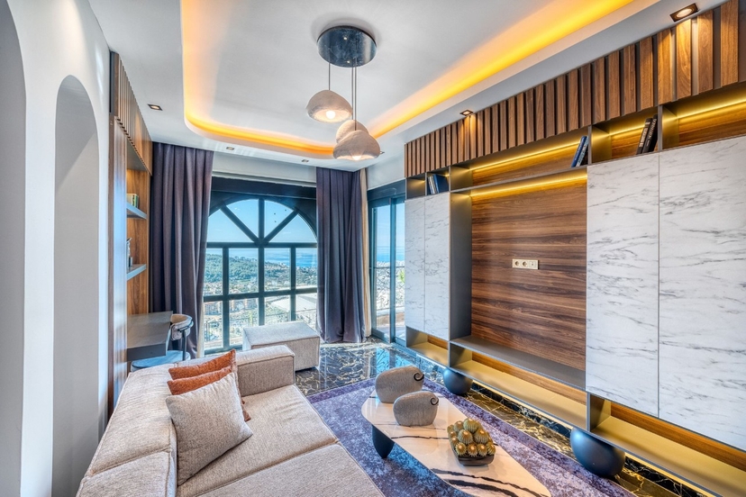 Luksuriøs 5+1 Villa med Fantastisk Udsigt i Kargicak, Alanya