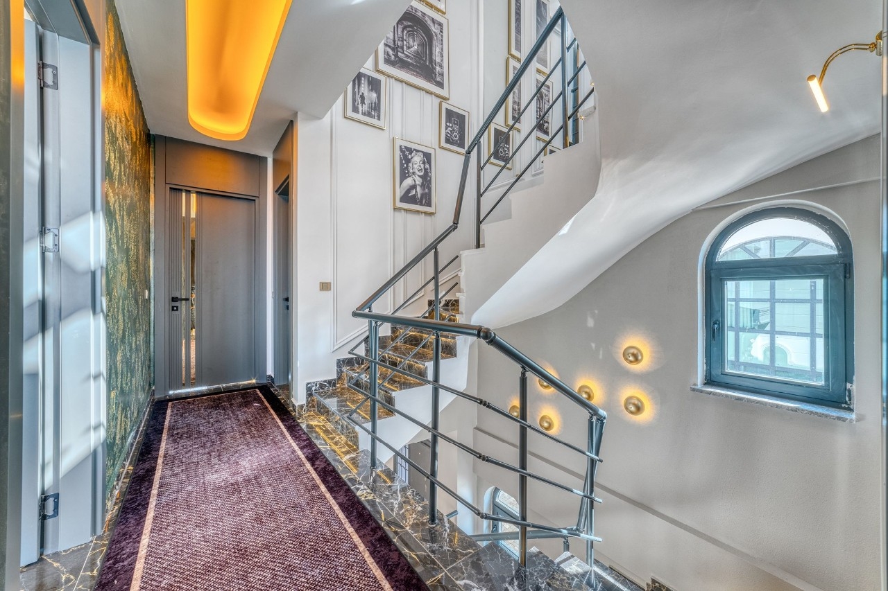 Luksuriøs 5+1 Villa med Fantastisk Udsigt i Kargicak, Alanya