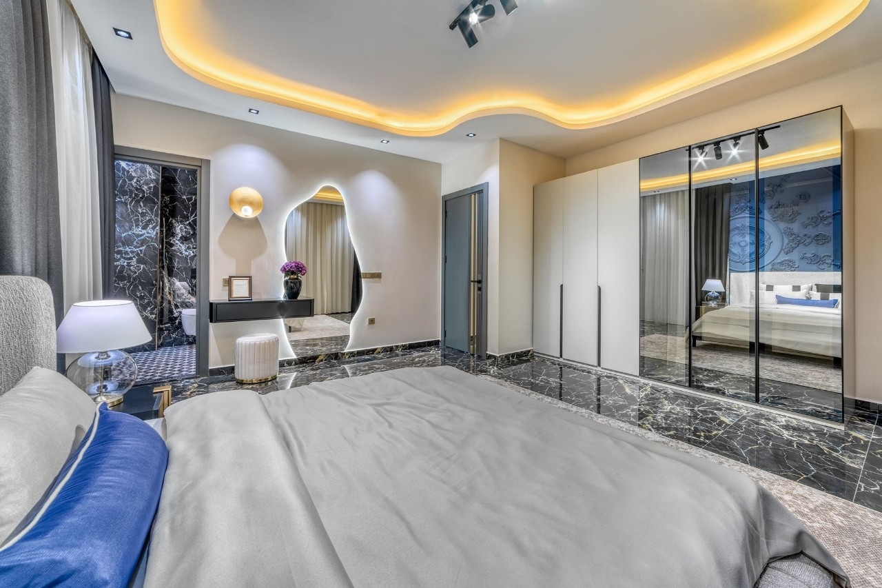 Luksuriøs 5+1 Villa med Fantastisk Udsigt i Kargicak, Alanya
