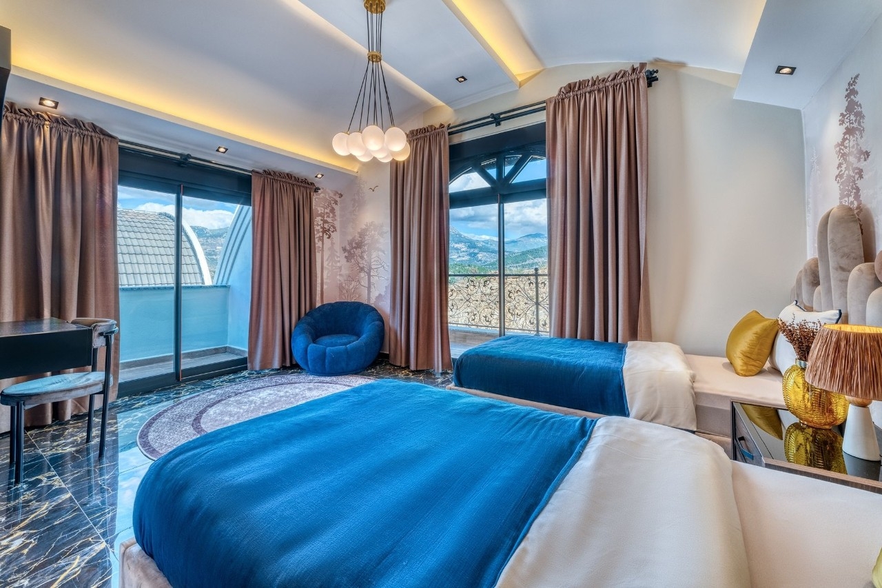 Luksuriøs 5+1 Villa med Fantastisk Udsigt i Kargicak, Alanya