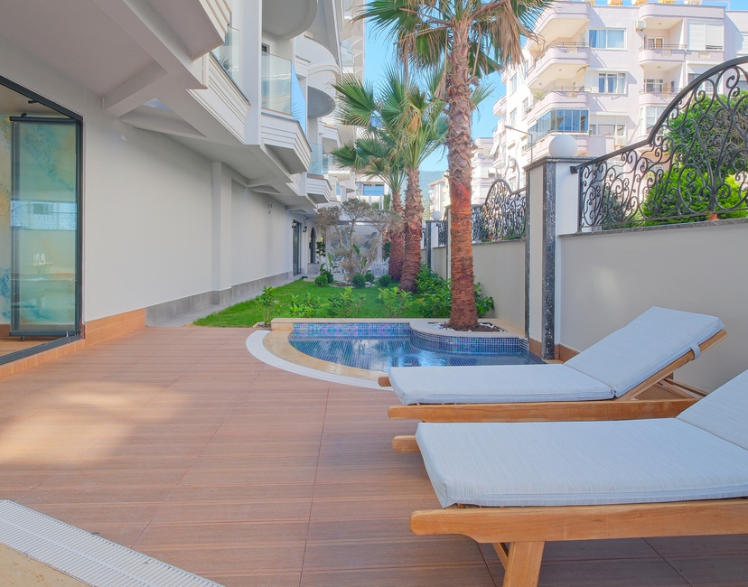 Luxury 1+1 Apartment with Stunning Sea View in Alanya Center