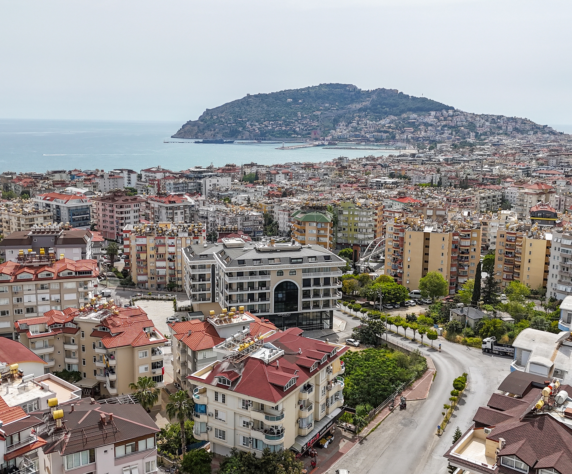 Luxuriöse 3+1 Wohnung mit Bergblick im Zentrum von Alanya