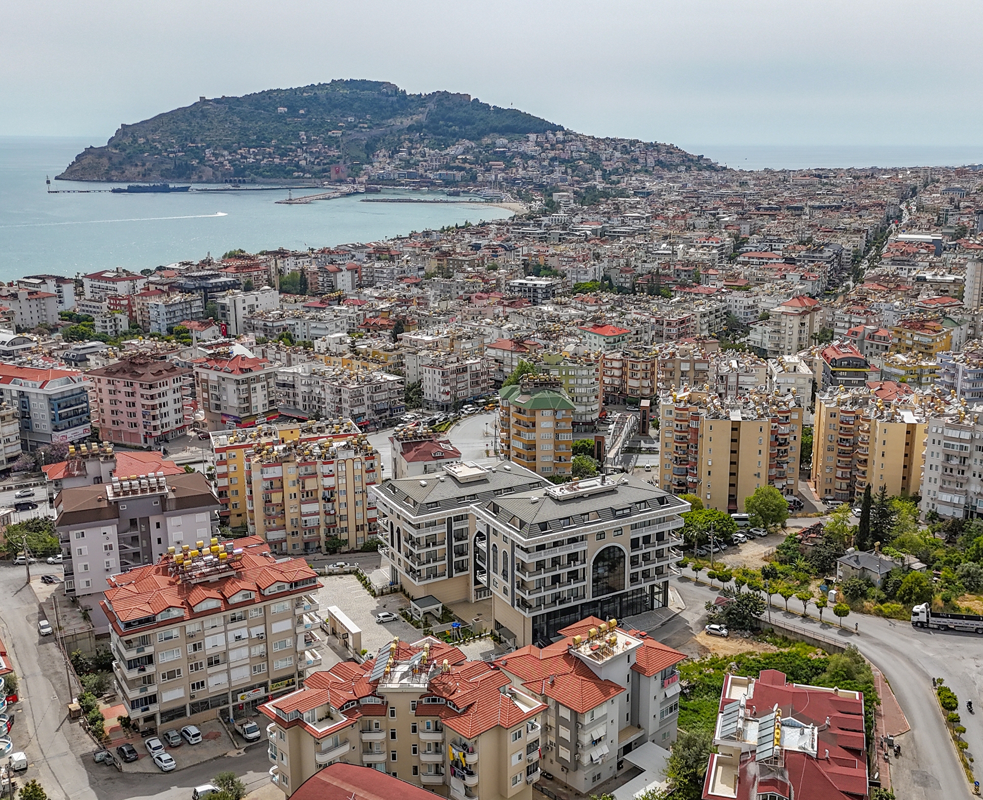 Luxuriöse 3+1 Wohnung mit Bergblick im Zentrum von Alanya