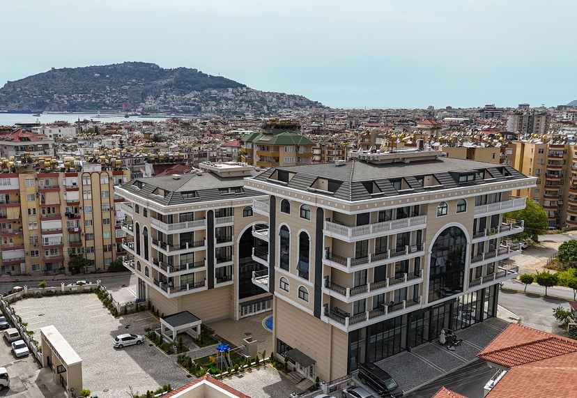 Luxuriöse 3+1 Wohnung mit Bergblick im Zentrum von Alanya