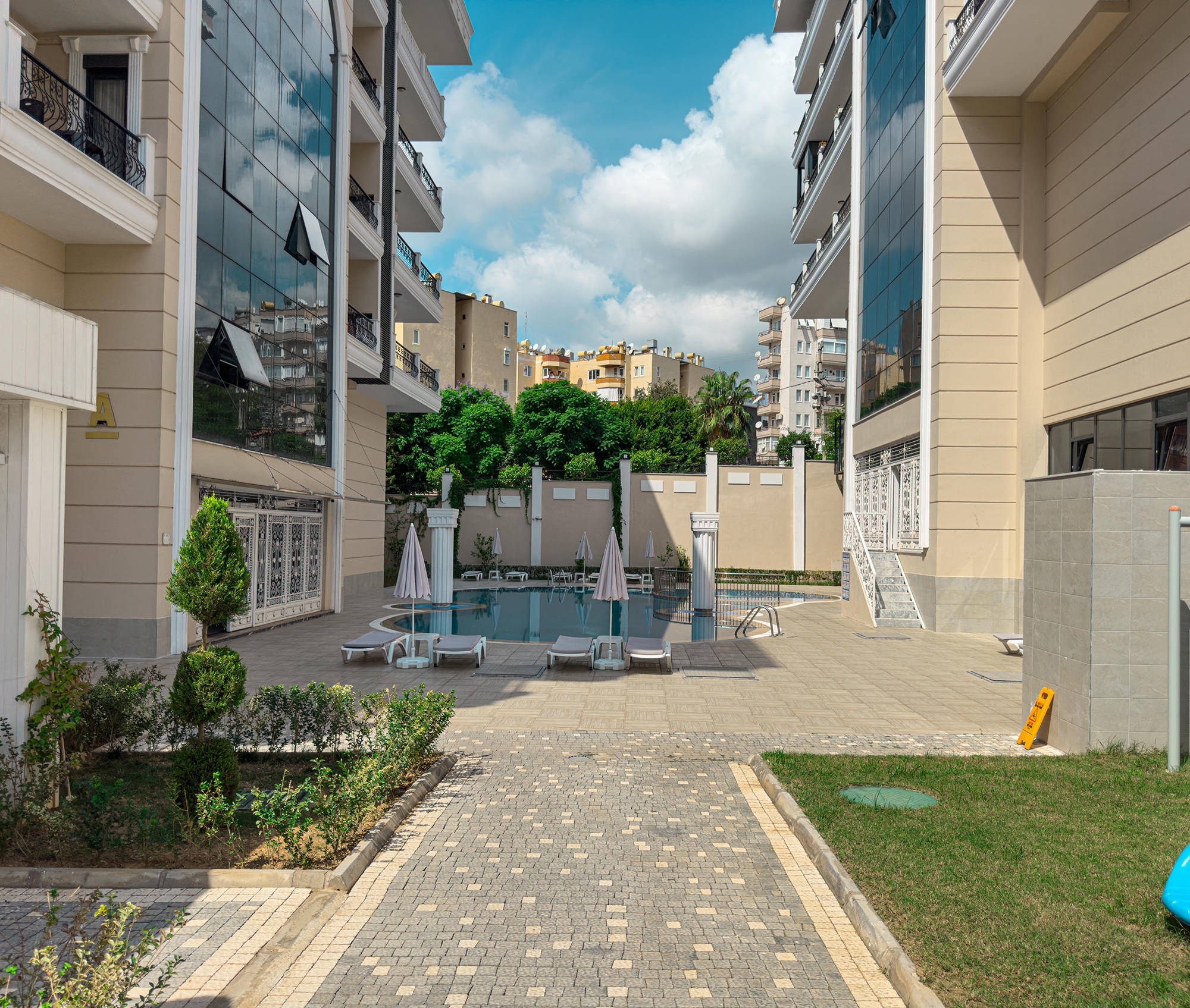 Luxuriöse 3+1 Wohnung mit Bergblick im Zentrum von Alanya